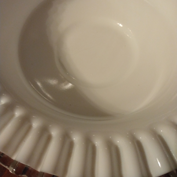 Vintage large Fenton silver crest Spanish lace basket with bamboo handle 10" - Picture 5 of 7